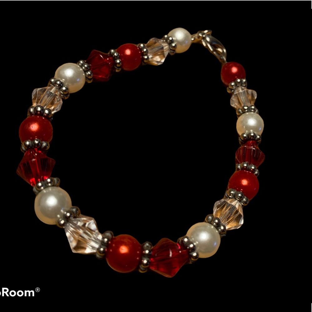 Vintage-Inspired Red, White Beaded Bracelet